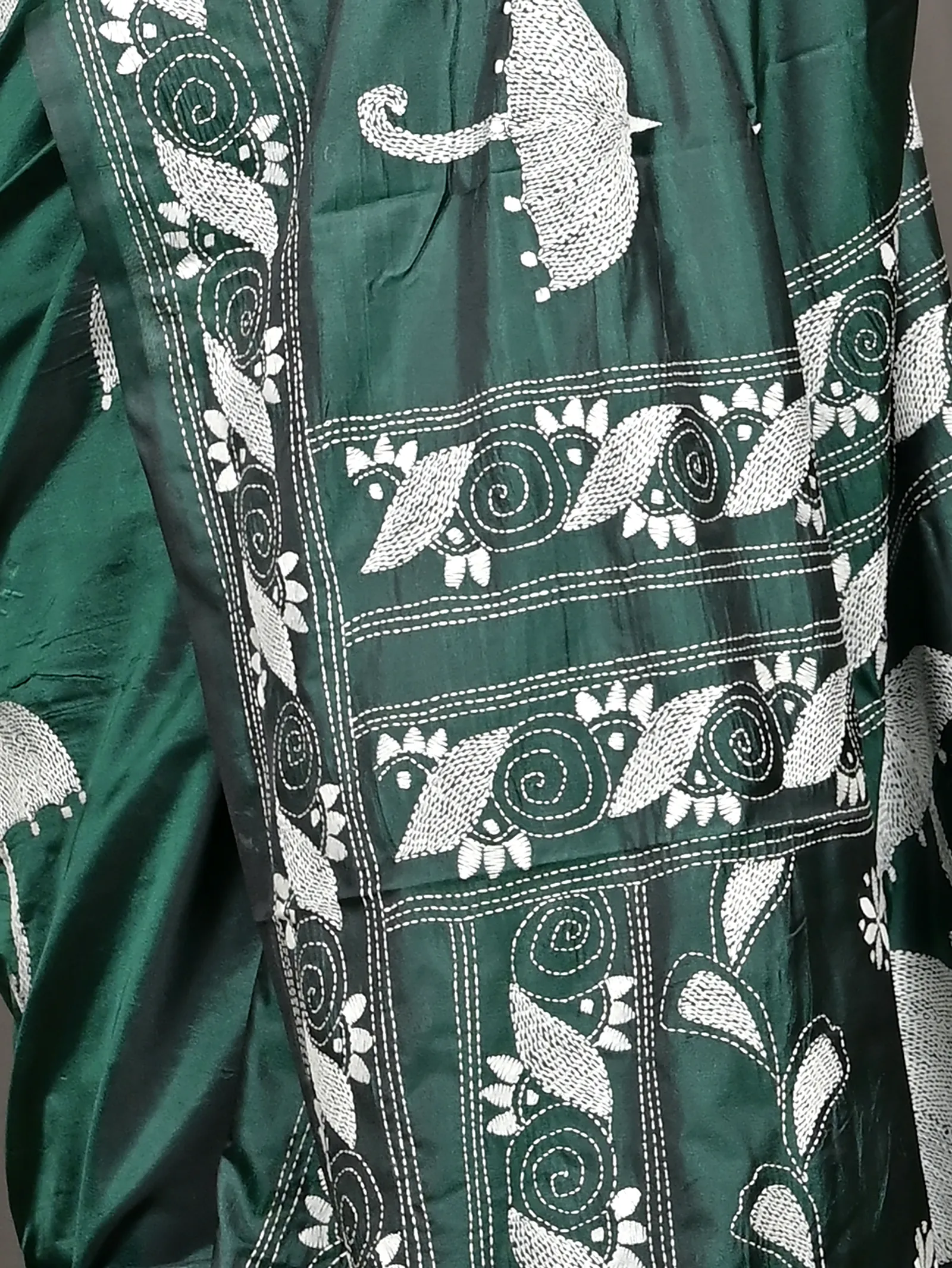 Dark Green Cotton Bolpur Kantha Stitch Saree (16)